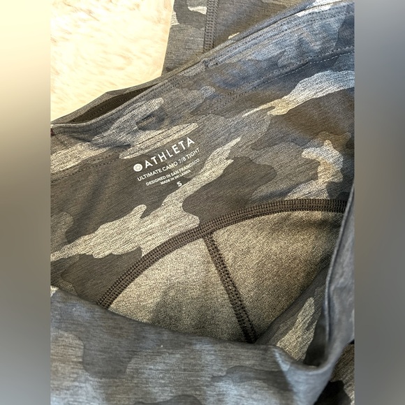 Athleta Ultimate Camo 7/8 Tight Small - Picture 2 of 5